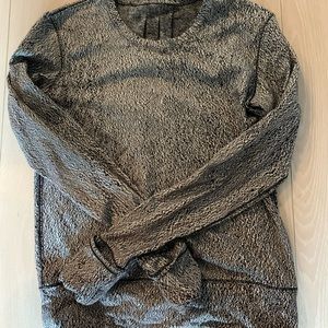 Beautiful Lululemon long sleeve shirt. Great condition!